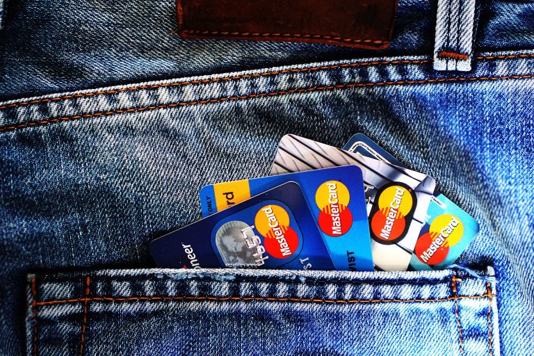 multiple credit cards in back pocket
